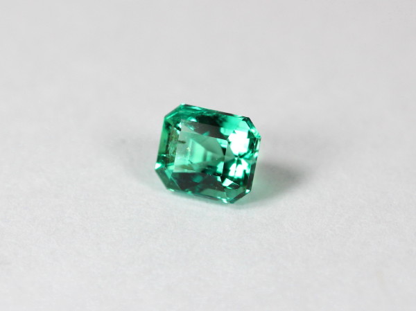 ロシア産ノンオイルエメラルド 0.640ctルース GIA